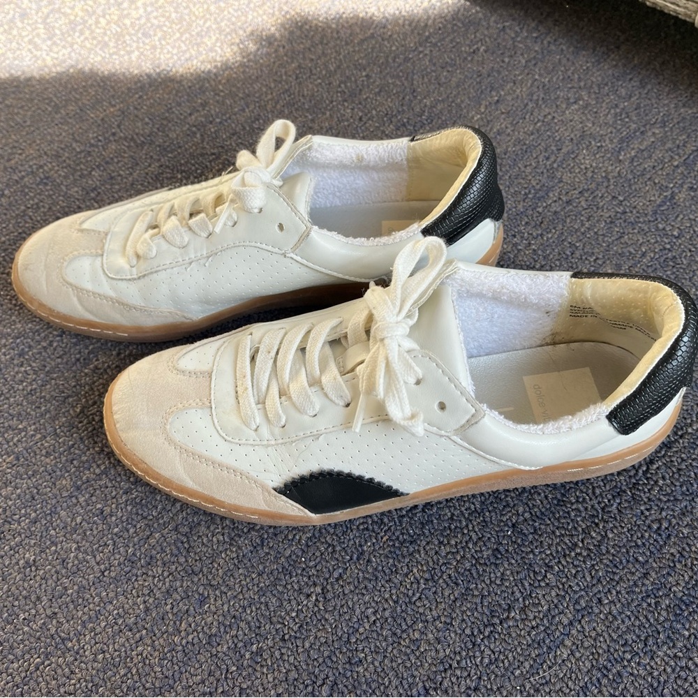 Dolce Vita Cream & Black Low-Top Sneakers